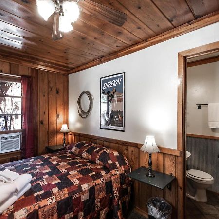 Apache Village Cabinette 11, Queen Bed, Midtown, Sleeps 2 Ruidoso Kültér fotó
