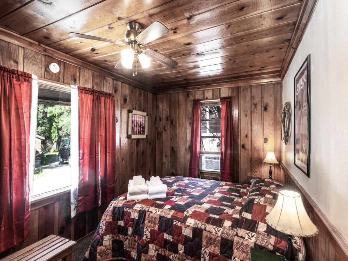 Apache Village Cabinette 11, Queen Bed, Midtown, Sleeps 2 Ruidoso Kültér fotó